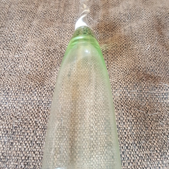 2 Extra Tall champagne Flutes hint of lime green - Picture 2 of 6